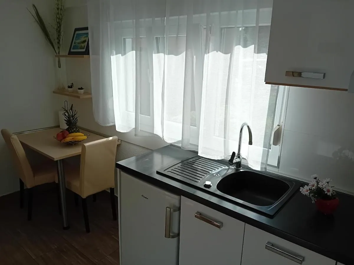 Apartment Nikol Pula 0*,  Croatia